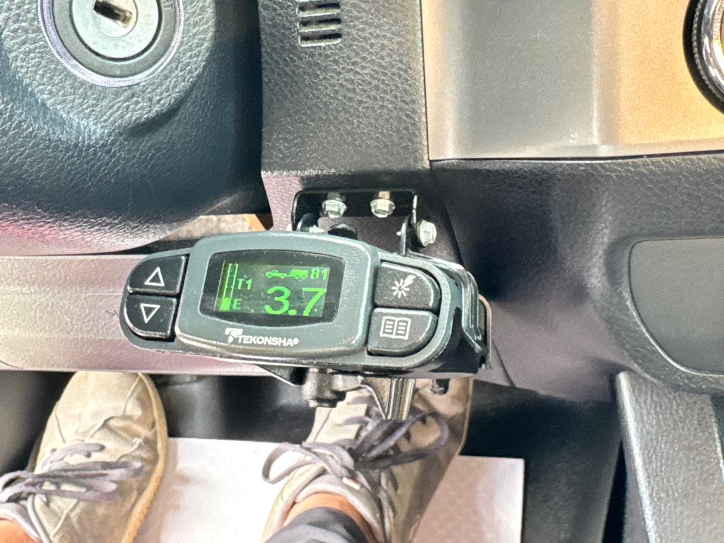 2017 Toyota Tacoma DOUBLE CAB SR5 4X4 + BOITE FIBRE / in Thetford Mines, Quebec - 59 - w1024h768px