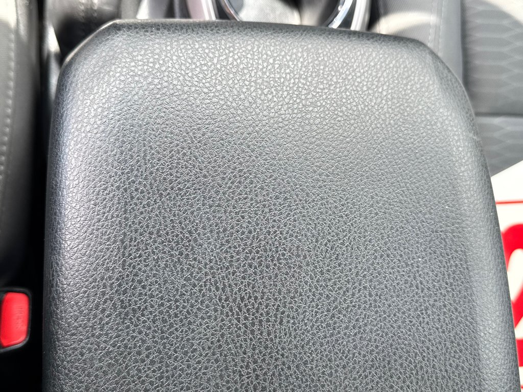 2017 Toyota Tacoma DOUBLE CAB SR5 4X4 + BOITE FIBRE / in Thetford Mines, Quebec - 53 - w1024h768px