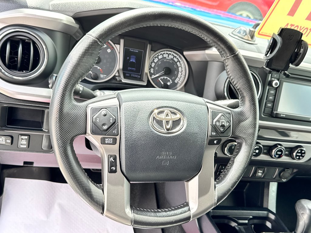 2017 Toyota Tacoma DOUBLE CAB SR5 4X4 + BOITE FIBRE / in Thetford Mines, Quebec - 36 - w1024h768px