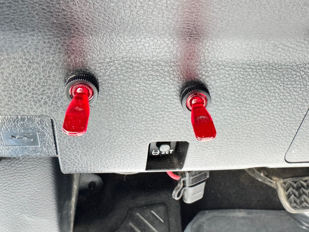 2017 Toyota Tacoma D-CAB TRD SPORT / MARCHEPIEDS / TOILE ET +++ / in Thetford Mines, Quebec - 36 - w1024h768px