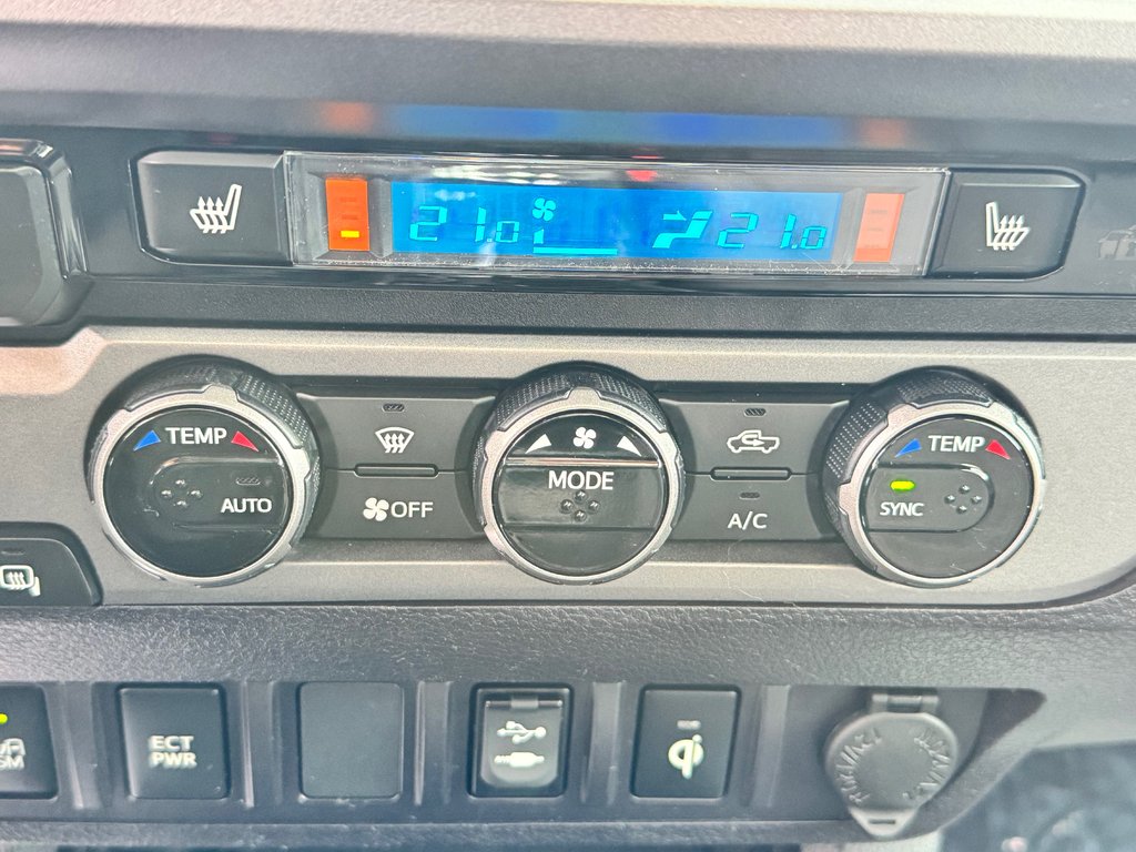 2017 Toyota Tacoma D-CAB TRD SPORT / MARCHEPIEDS / TOILE ET +++ / in Thetford Mines, Quebec - 51 - w1024h768px