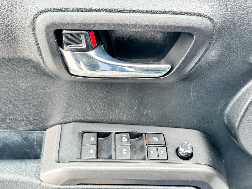 2017 Toyota Tacoma D-CAB TRD SPORT / MARCHEPIEDS / TOILE ET +++ / in Thetford Mines, Quebec - 30 - w1024h768px