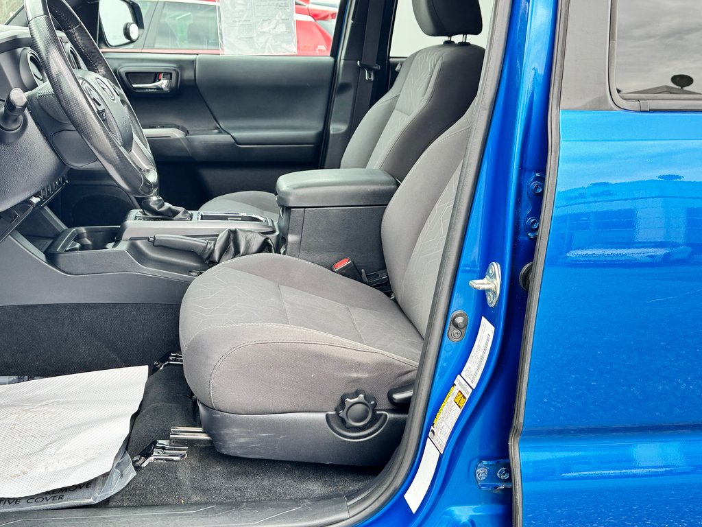 2017 Toyota Tacoma D-CAB TRD SPORT / MARCHEPIEDS / TOILE ET +++ / in Thetford Mines, Quebec - 32 - w1024h768px