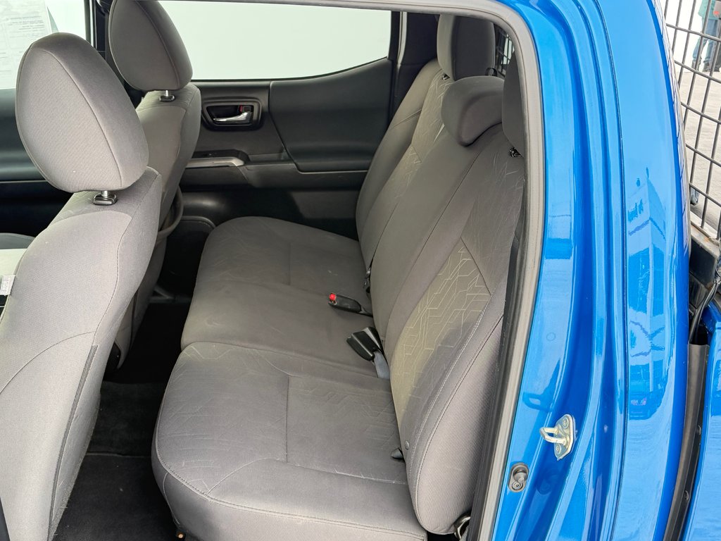 2017 Toyota Tacoma D-CAB TRD SPORT / MARCHEPIEDS / TOILE ET +++ / in Thetford Mines, Quebec - 65 - w1024h768px