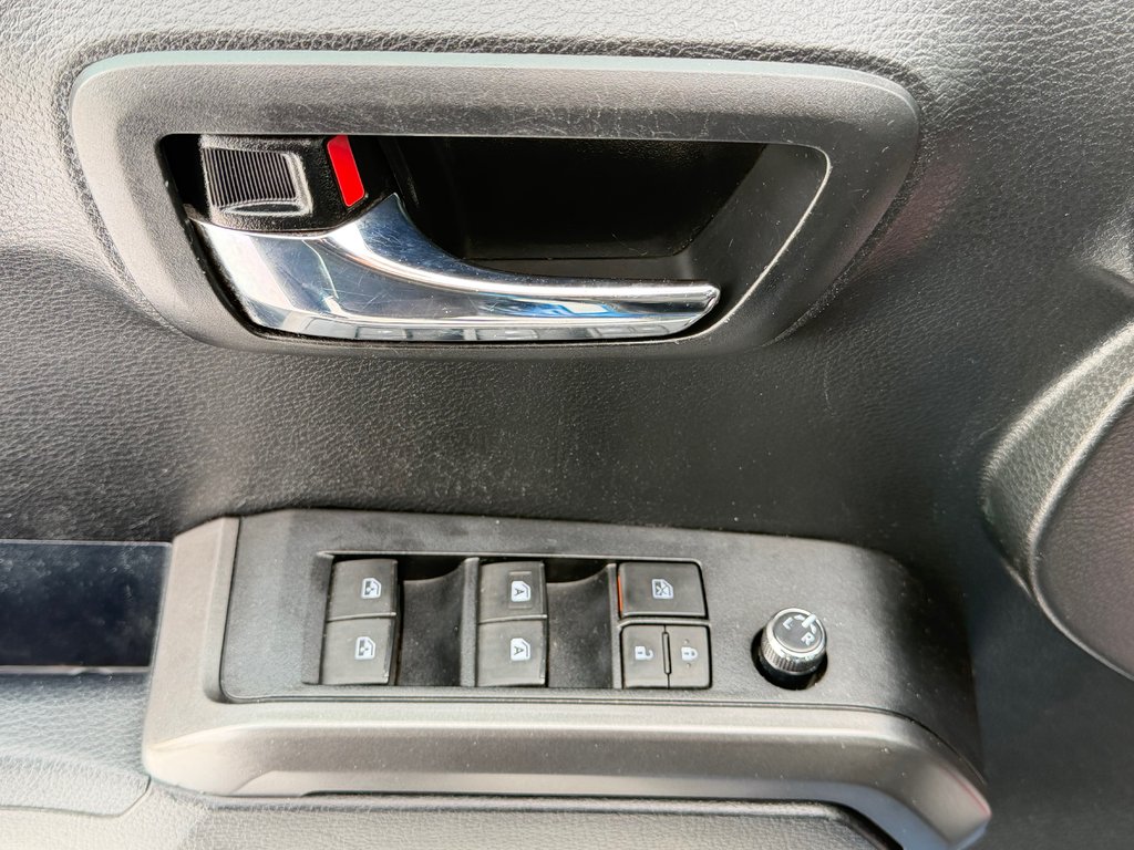 2017 Toyota Tacoma D-CAB TRD SPORT / MARCHEPIEDS / TOILE ET +++ / in Thetford Mines, Quebec - 33 - w1024h768px