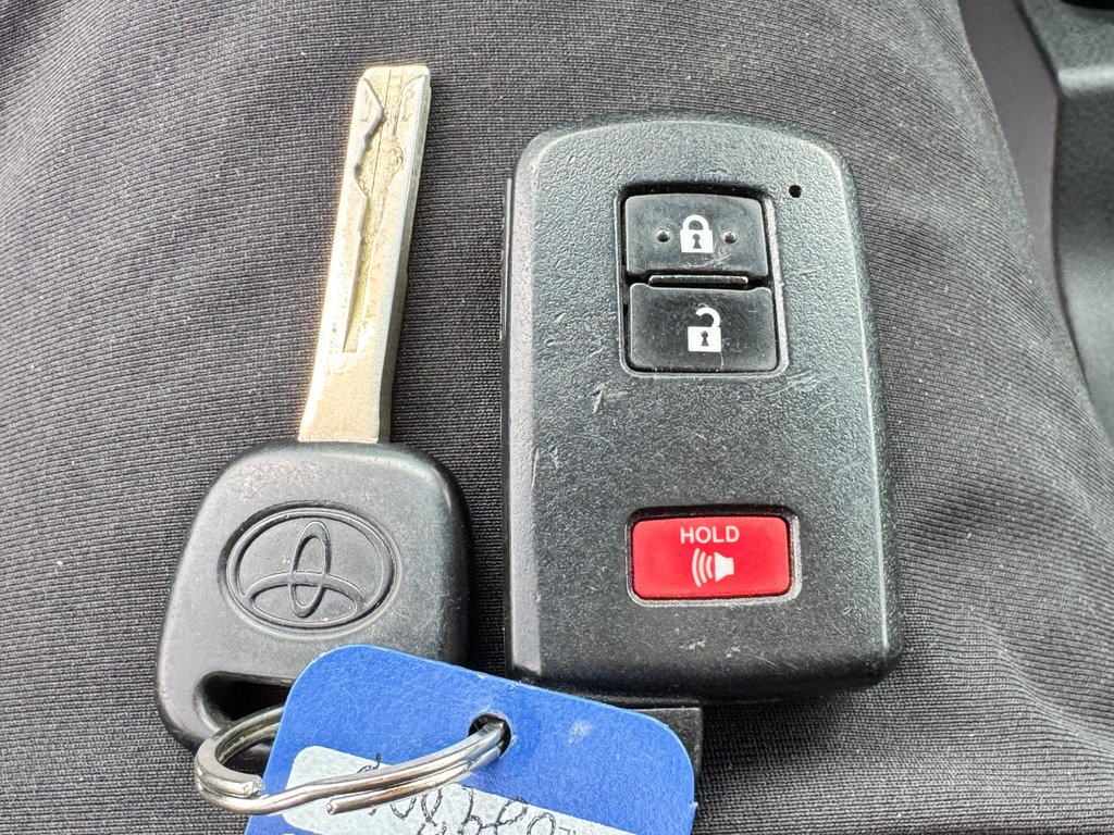 2017 Toyota Tacoma D-CAB TRD SPORT / MARCHEPIEDS / TOILE ET +++ / in Thetford Mines, Quebec - 65 - w1024h768px