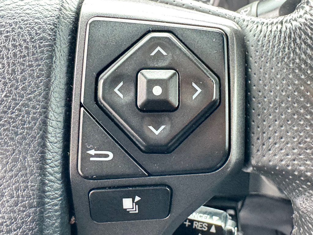 2017 Toyota Tacoma D-CAB TRD SPORT / MARCHEPIEDS / TOILE ET +++ / in Thetford Mines, Quebec - 42 - w1024h768px