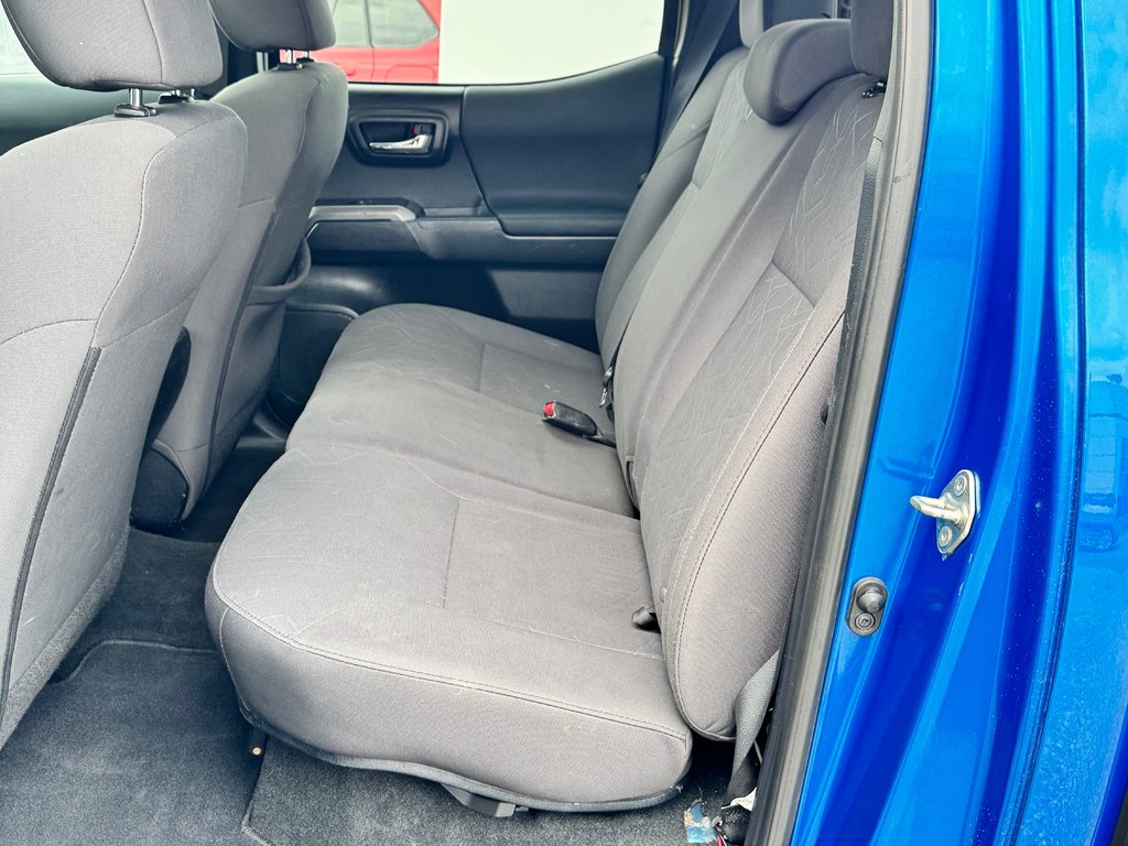 2017 Toyota Tacoma D-CAB TRD SPORT / MARCHEPIEDS / TOILE ET +++ / in Thetford Mines, Quebec - 68 - w1024h768px