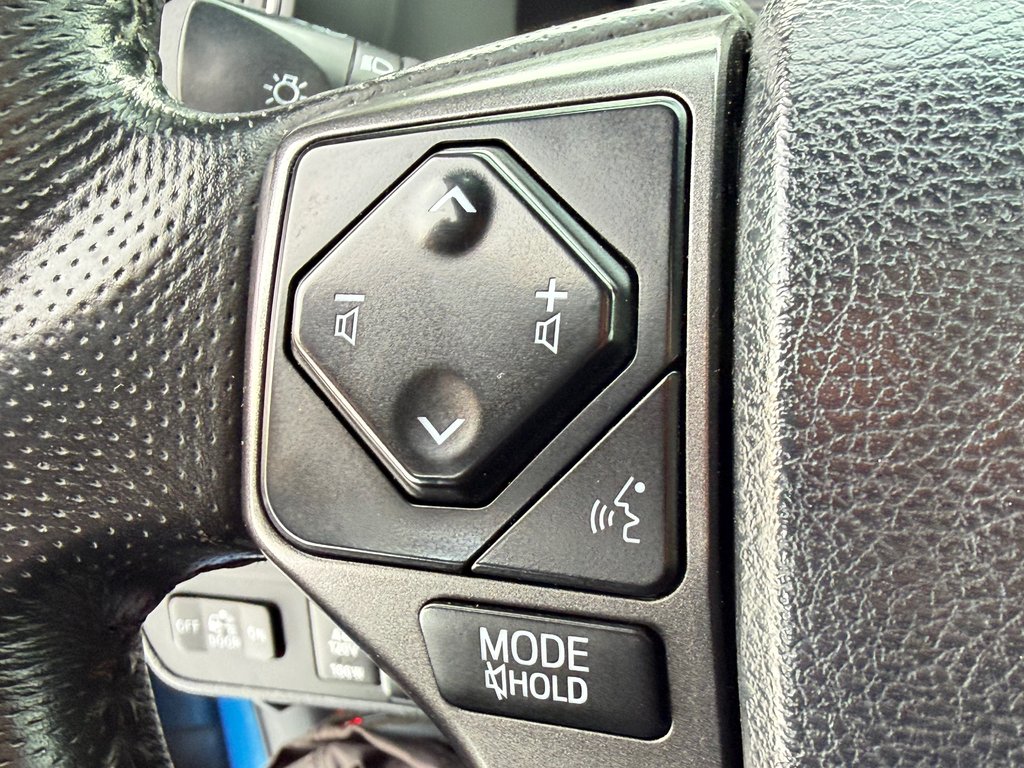 2017 Toyota Tacoma D-CAB TRD SPORT / MARCHEPIEDS / TOILE ET +++ / in Thetford Mines, Quebec - 41 - w1024h768px