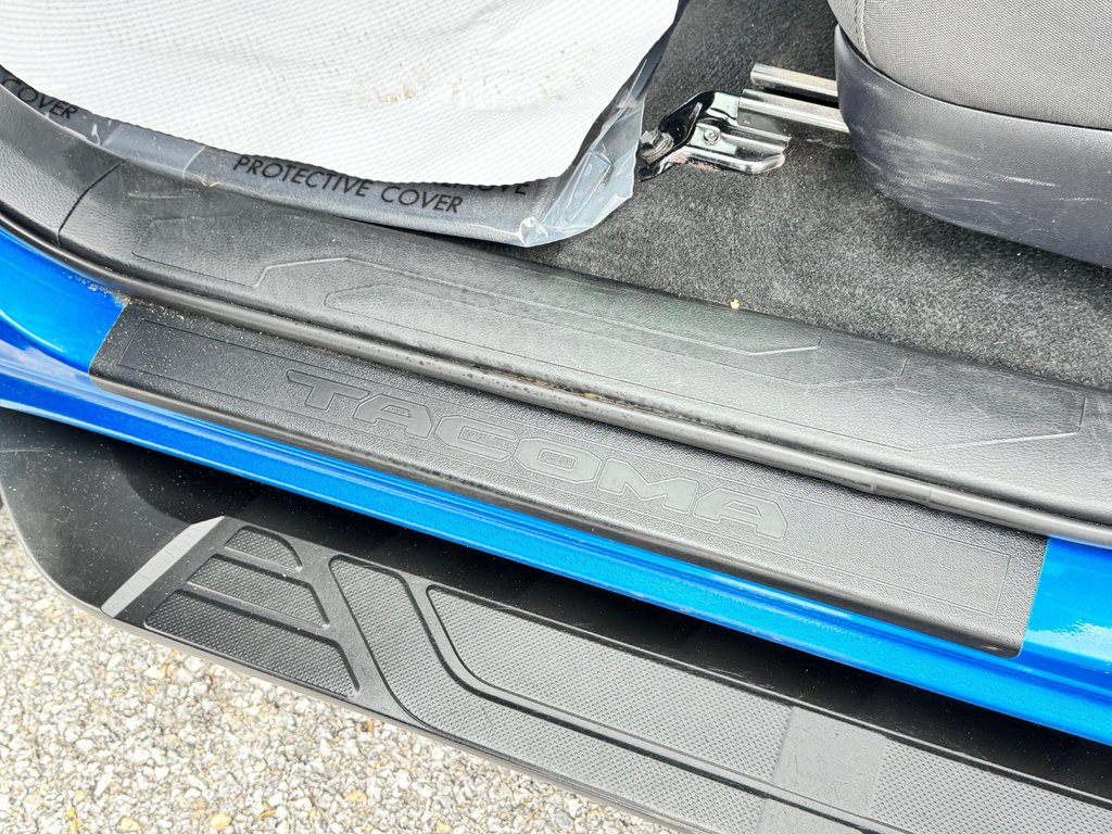 2017 Toyota Tacoma D-CAB TRD SPORT / MARCHEPIEDS / TOILE ET +++ / in Thetford Mines, Quebec - 33 - w1024h768px