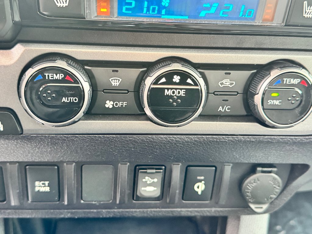 2017 Toyota Tacoma D-CAB TRD SPORT / MARCHEPIEDS / TOILE ET +++ / in Thetford Mines, Quebec - 52 - w1024h768px