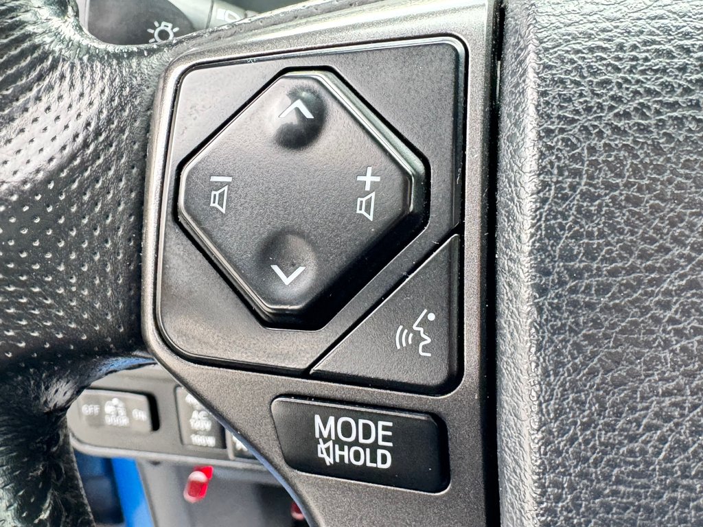 2017 Toyota Tacoma D-CAB TRD SPORT / MARCHEPIEDS / TOILE ET +++ / in Thetford Mines, Quebec - 39 - w1024h768px