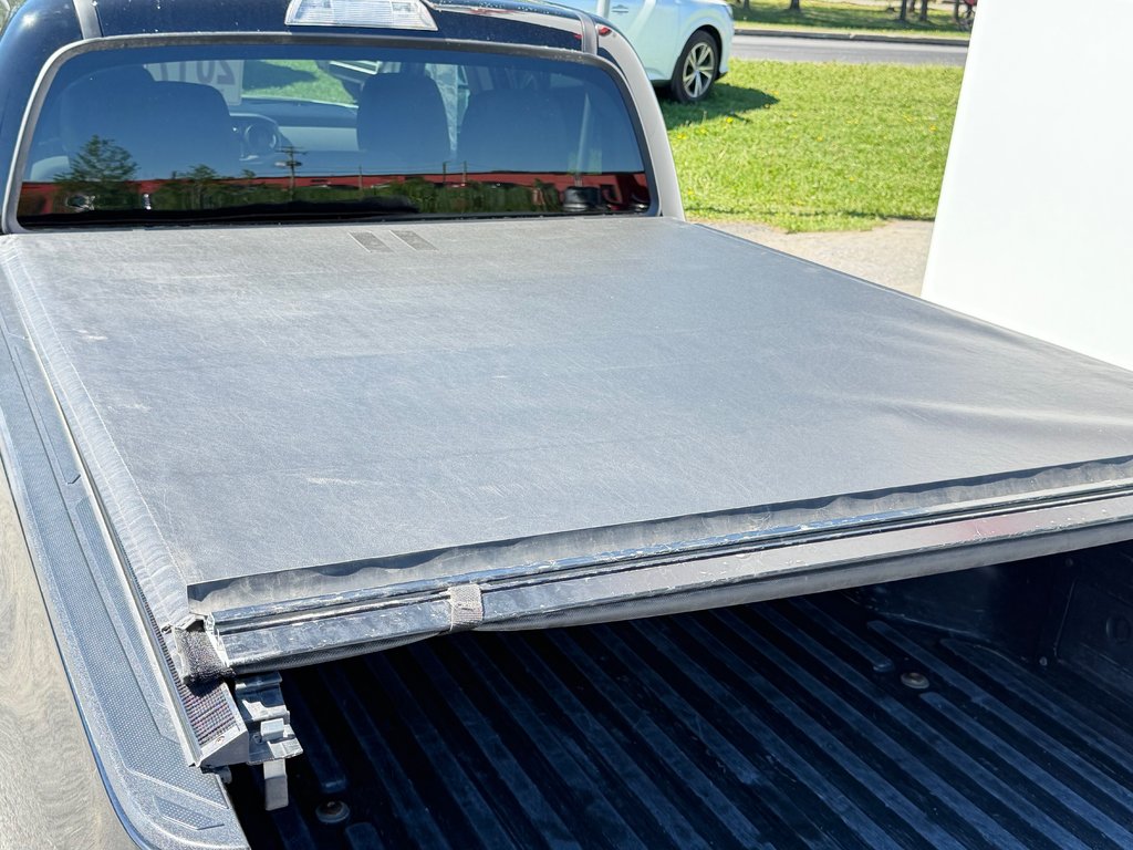 Toyota Tacoma DOUBLE CAB / SR5 / 4X4 / SUPER AUBAINE A SAISIR / 2017 à Thetford Mines, Québec - 60 - w1024h768px