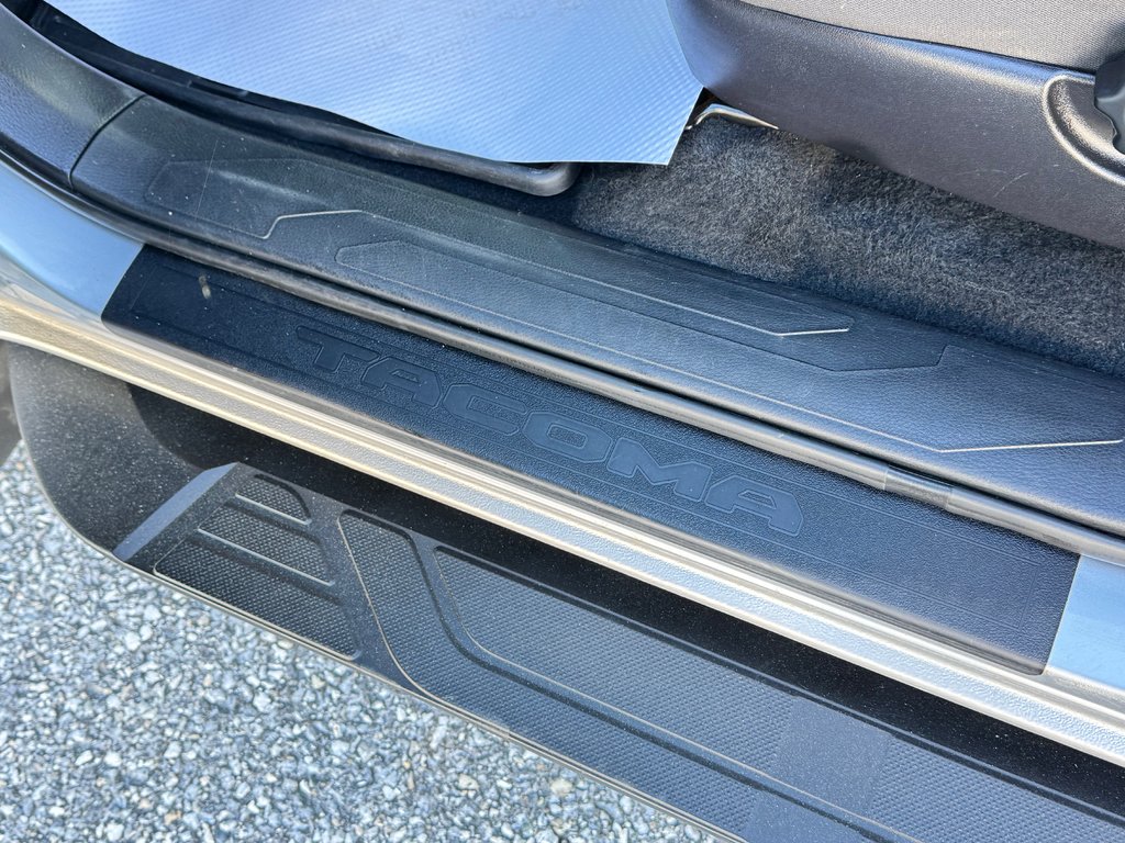 Toyota Tacoma DOUBLE CAB TRD SPORT / GPS / TOILE ET ++++++ 2019 à Thetford Mines, Québec - 32 - w1024h768px