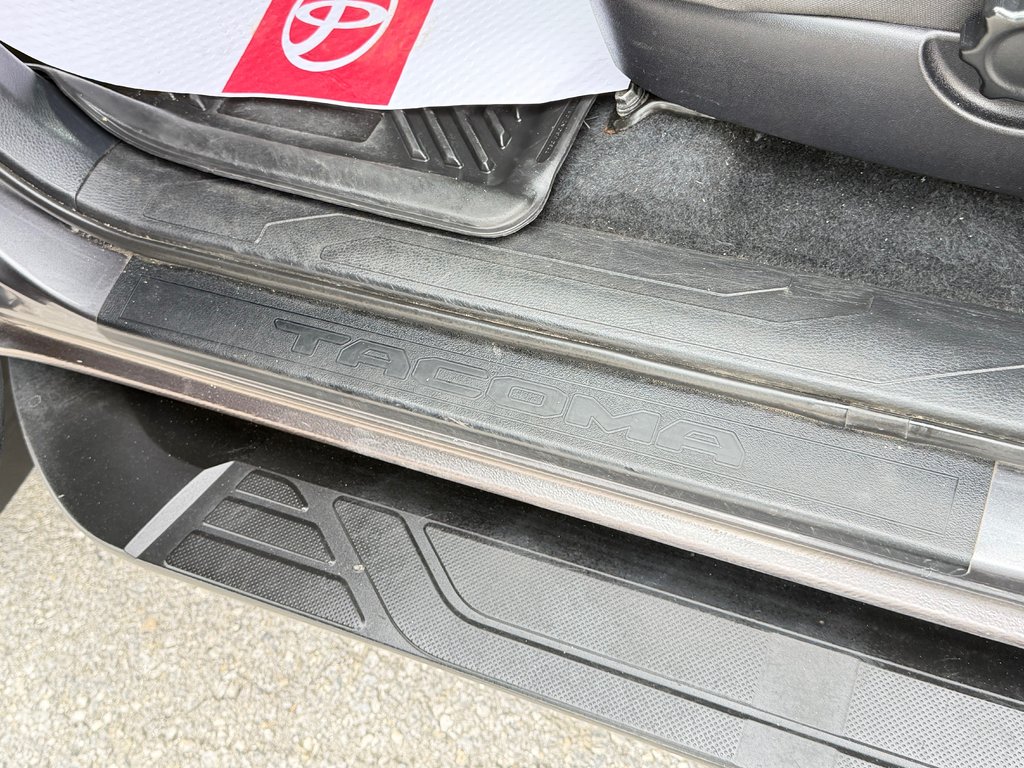 2019 Toyota Tacoma D-CAB TRD SPORT / LIFT KIT / TOILE / PNEUS NEUFS / in Thetford Mines, Quebec - 38 - w1024h768px