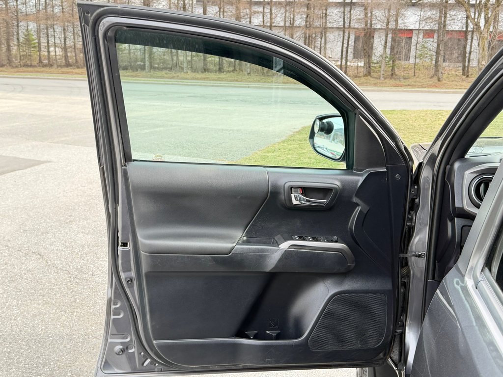 2019 Toyota Tacoma D-CAB TRD SPORT / LIFT KIT / TOILE / PNEUS NEUFS / in Thetford Mines, Quebec - 35 - w1024h768px