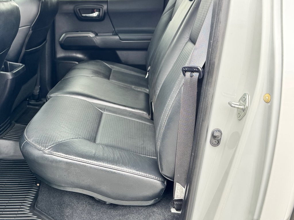 Toyota Tacoma DOUBLE CAB TRD SPORT / CUIR / LIFT KIT / COUVRE CAISSE / MARCHE PIED 2021 à Thetford Mines, Québec - 67 - w1024h768px