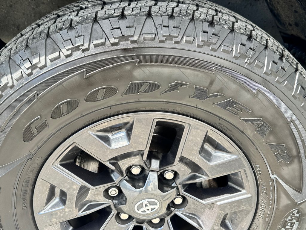 Toyota Tacoma DOUBLE CAB 4X4 TRAIL SHORT BOX / COMME NEUF !! / 2021 à Thetford Mines, Québec - 16 - w1024h768px