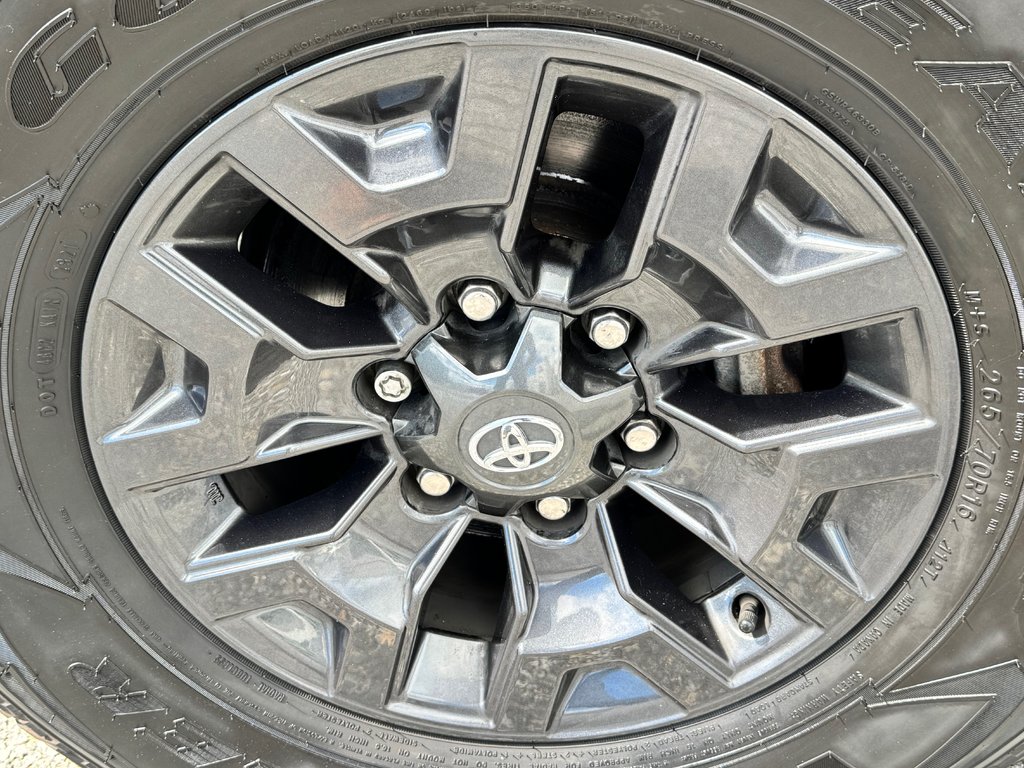 Toyota Tacoma DOUBLE CAB 4X4 TRAIL SHORT BOX / COMME NEUF !! / 2021 à Thetford Mines, Québec - 15 - w1024h768px
