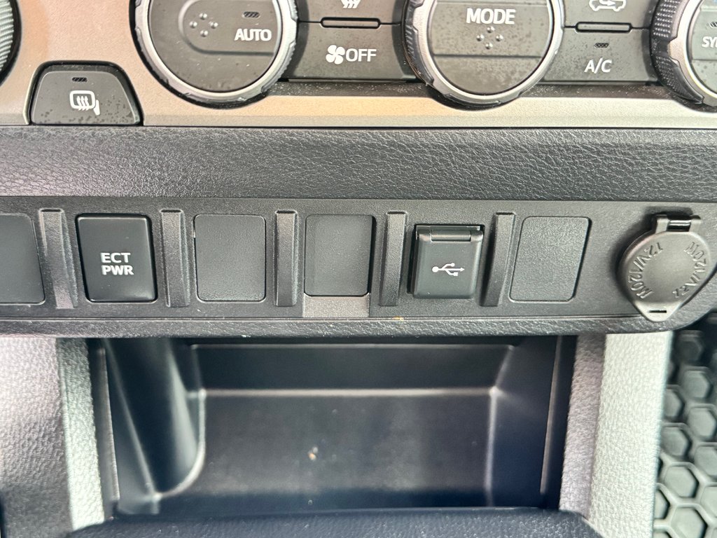 Toyota Tacoma DOUBLE CAB 4X4 TRAIL SHORT BOX / COMME NEUF !! / 2021 à Thetford Mines, Québec - 50 - w1024h768px