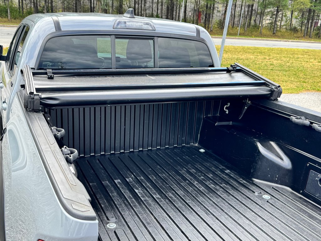 Toyota Tacoma DOUBLE CAB 4X4 TRAIL SHORT BOX / COMME NEUF !! / 2021 à Thetford Mines, Québec - 67 - w1024h768px