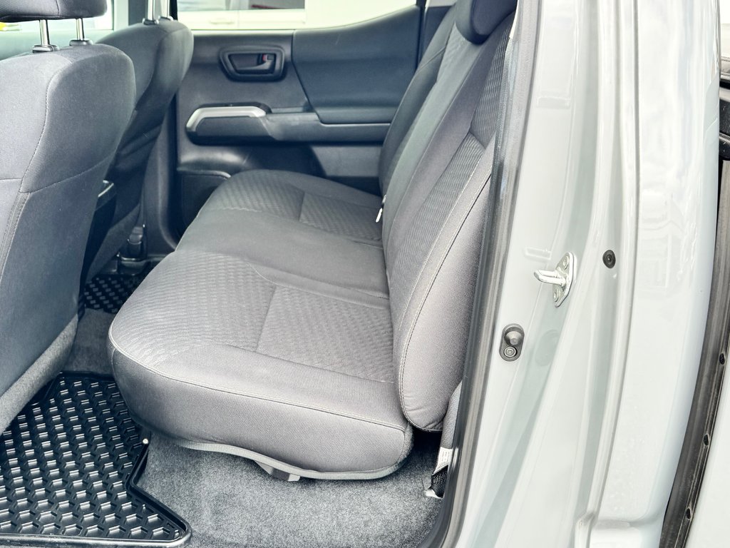 Toyota Tacoma DOUBLE CAB 4X4 TRAIL SHORT BOX / COMME NEUF !! / 2021 à Thetford Mines, Québec - 62 - w1024h768px