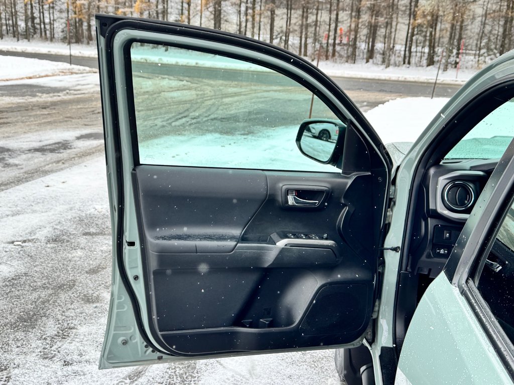 2022 Toyota Tacoma D-CAB TRD SPORT PREMIUM 4X4 / COULEUR TRÈS RARE / in Thetford Mines, Quebec - 33 - w1024h768px