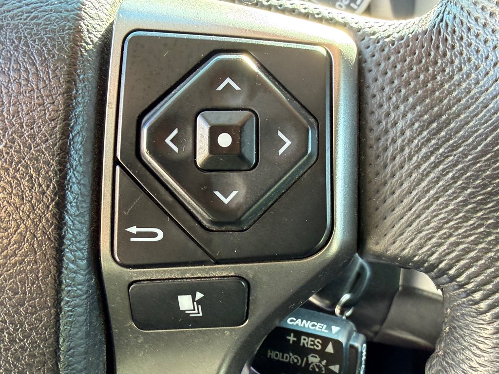 Toyota Tacoma D-CAB SR5 / PEA 28-10-26=100KM / MARCHEPIEDS / TOILE / 2022 à Thetford Mines, Québec - 36 - w1024h768px