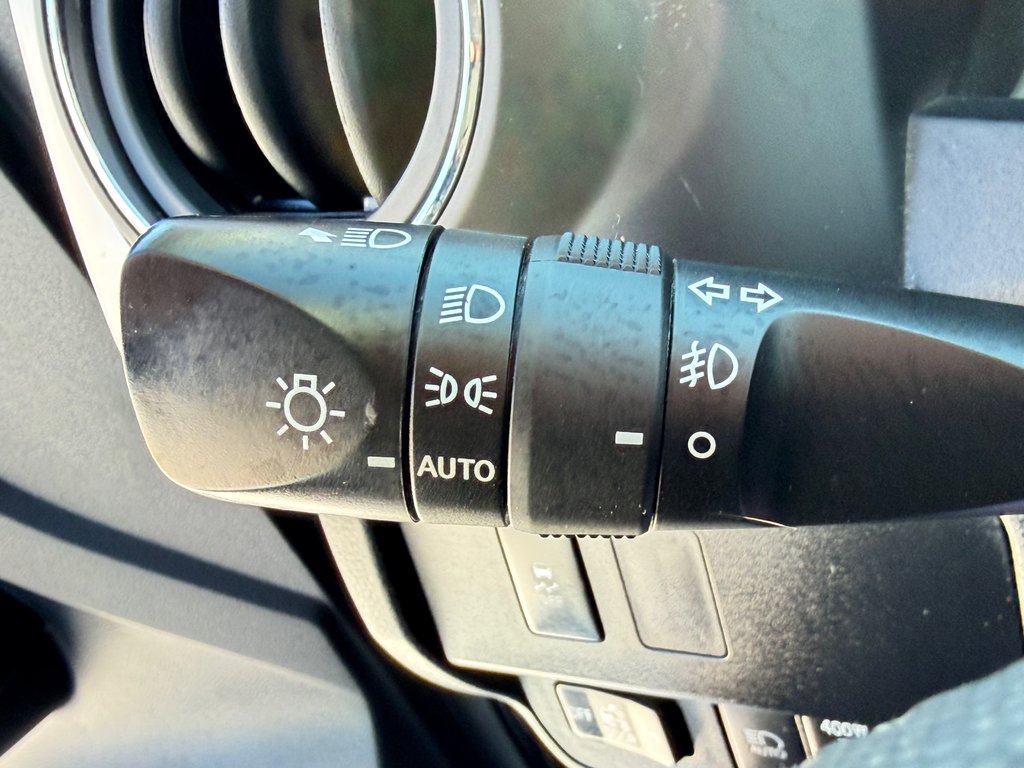 Toyota Tacoma D-CAB SR5 / PEA 28-10-26=100KM / MARCHEPIEDS / TOILE / 2022 à Thetford Mines, Québec - 35 - w1024h768px