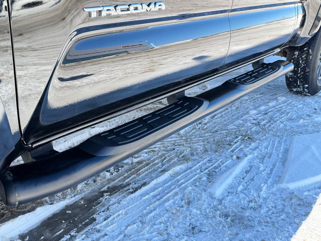 Toyota Tacoma D-CAB SR5 / PEA 28-10-26=100KM / MARCHEPIEDS / TOILE / 2022 à Thetford Mines, Québec - 17 - w1024h768px