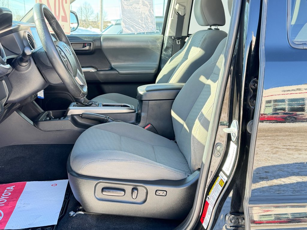 Toyota Tacoma D-CAB SR5 / PEA 28-10-26=100KM / MARCHEPIEDS / TOILE / 2022 à Thetford Mines, Québec - 29 - w1024h768px