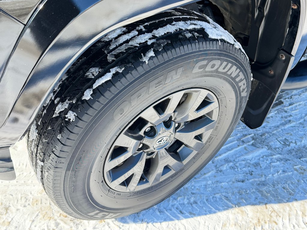 Toyota Tacoma D-CAB SR5 / PEA 28-10-26=100KM / MARCHEPIEDS / TOILE / 2022 à Thetford Mines, Québec - 14 - w1024h768px