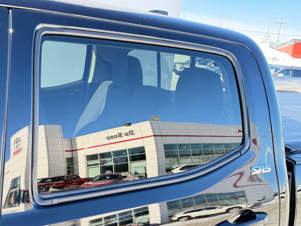 Toyota Tacoma D-CAB SR5 / PEA 28-10-26=100KM / MARCHEPIEDS / TOILE / 2022 à Thetford Mines, Québec - 18 - w1024h768px