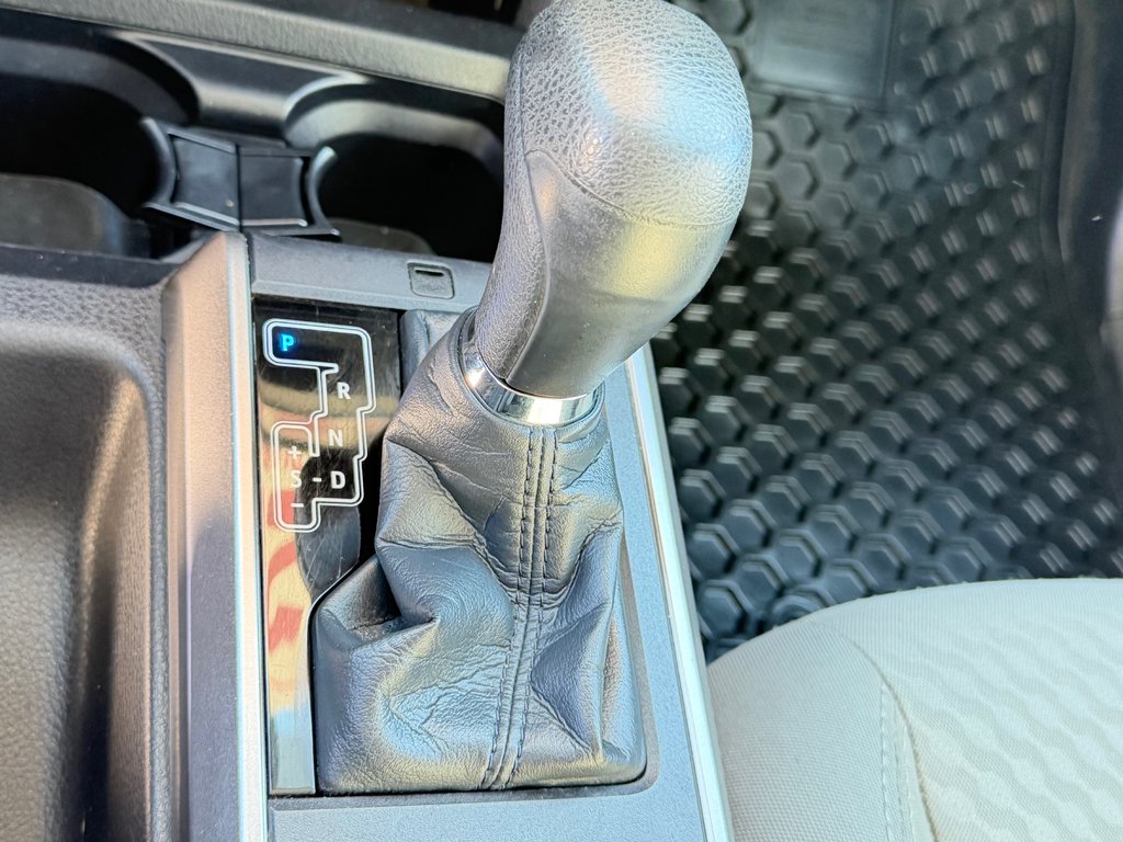 Toyota Tacoma D-CAB SR5 / PEA 28-10-26=100KM / MARCHEPIEDS / TOILE / 2022 à Thetford Mines, Québec - 48 - w1024h768px