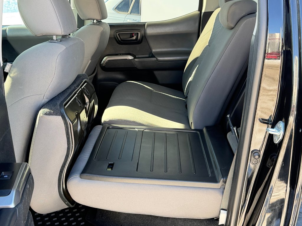 Toyota Tacoma D-CAB SR5 / PEA 28-10-26=100KM / MARCHEPIEDS / TOILE / 2022 à Thetford Mines, Québec - 59 - w1024h768px