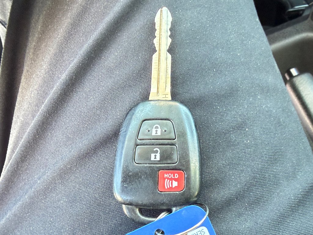 Toyota Tacoma D-CAB SR5 / PEA 28-10-26=100KM / MARCHEPIEDS / TOILE / 2022 à Thetford Mines, Québec - 56 - w1024h768px