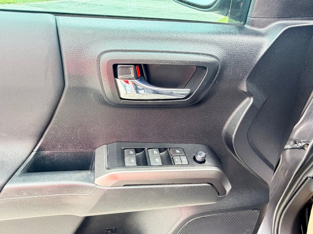 Toyota Tacoma D-CAB / TRD SPORT / 79.950KM / BEAU CAMION !! / 2022 à Thetford Mines, Québec - 27 - w1024h768px