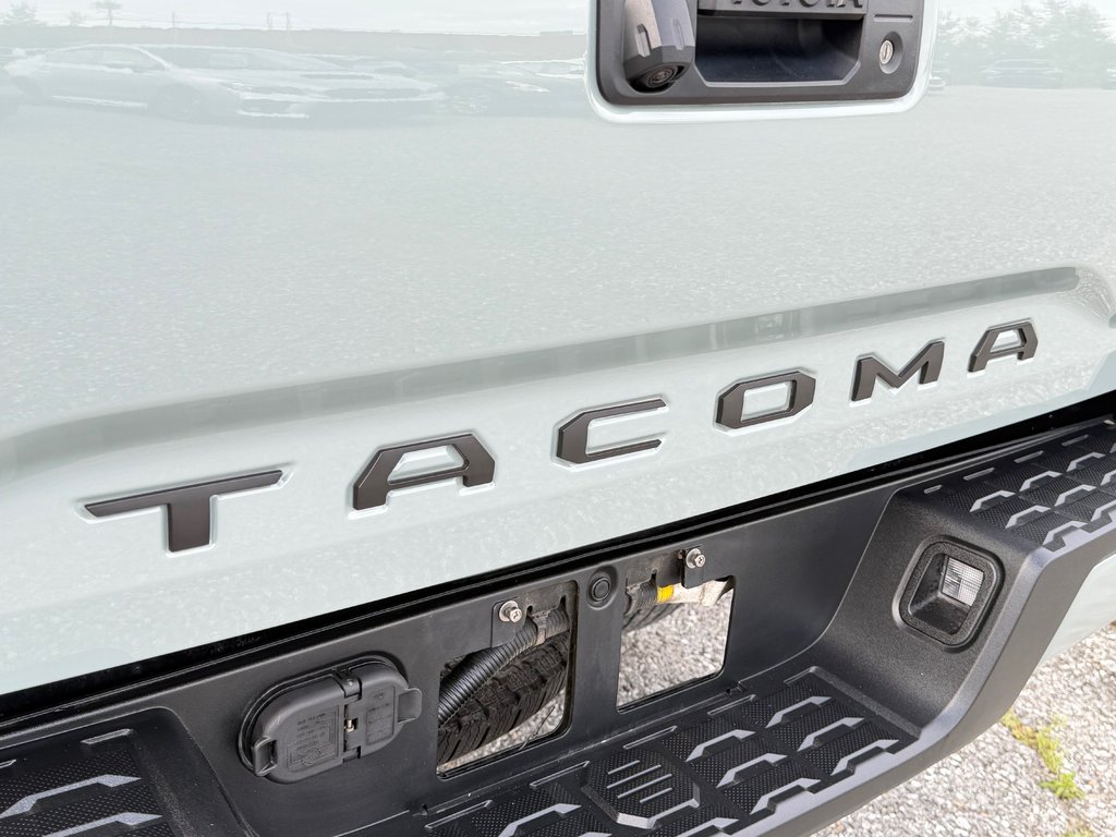 Toyota Tacoma D-CAB TRD SPORT PREMIUM 4X4 / MANUELLE WOW !! / 2022 à Thetford Mines, Québec - 28 - w1024h768px