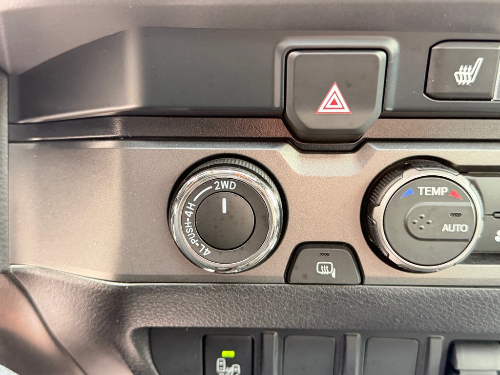 Toyota Tacoma D-CAB TRD SPORT PREMIUM 4X4 / MANUELLE WOW !! / 2022 à Thetford Mines, Québec - 53 - w1024h768px
