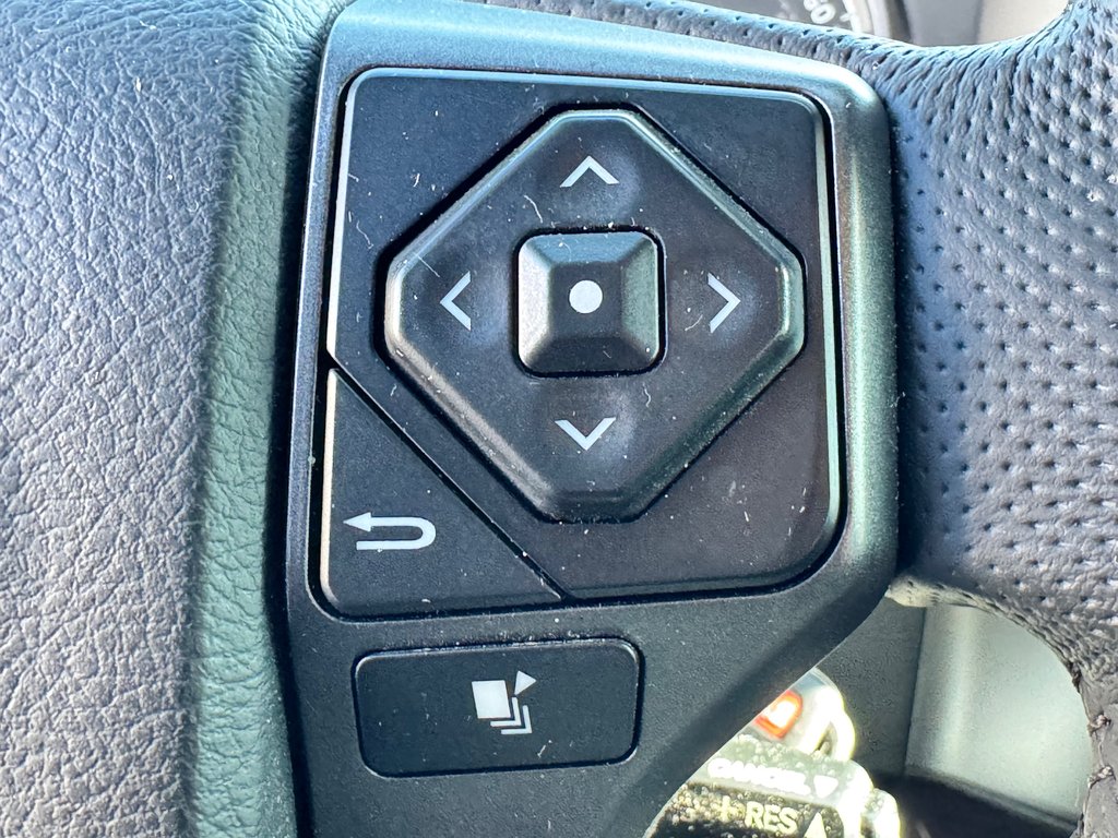 2023 Toyota Tacoma TRD OFFROAD MANUELLE / GPS / PNEUS NEUFS / TOILE / in Thetford Mines, Quebec - 41 - w1024h768px