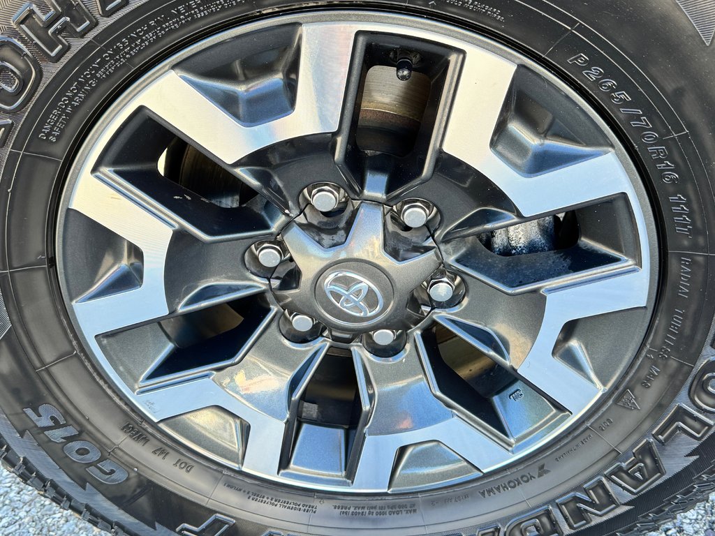 2023 Toyota Tacoma TRD OFFROAD MANUELLE / GPS / PNEUS NEUFS / TOILE / in Thetford Mines, Quebec - 16 - w1024h768px