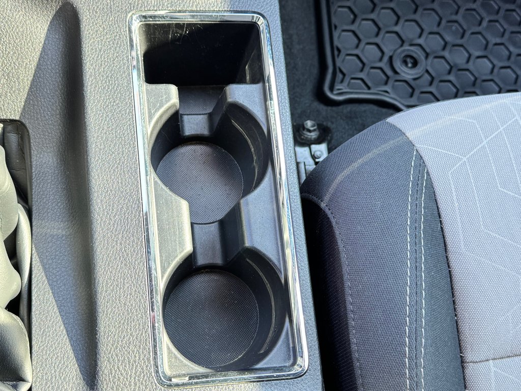 2023 Toyota Tacoma TRD OFFROAD MANUELLE / GPS / PNEUS NEUFS / TOILE / in Thetford Mines, Quebec - 56 - w1024h768px