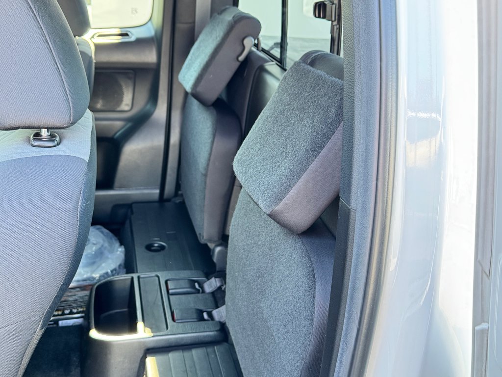 2023 Toyota Tacoma TRD OFFROAD MANUELLE / GPS / PNEUS NEUFS / TOILE / in Thetford Mines, Quebec - 63 - w1024h768px