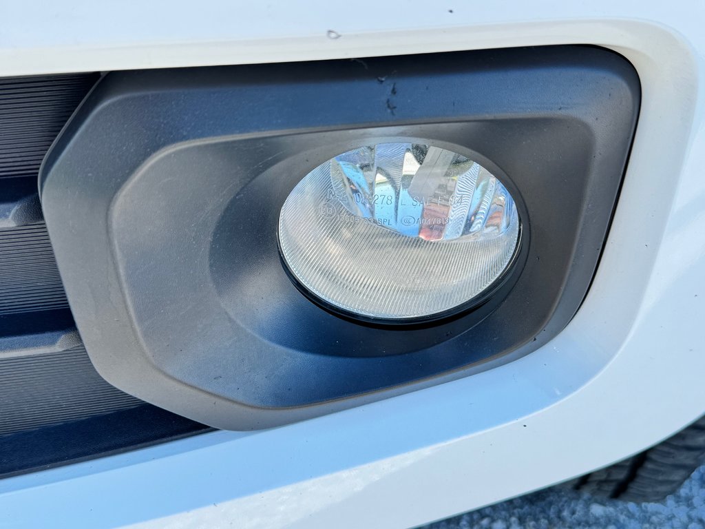 2023 Toyota Tacoma TRD OFFROAD MANUELLE / GPS / PNEUS NEUFS / TOILE / in Thetford Mines, Quebec - 12 - w1024h768px