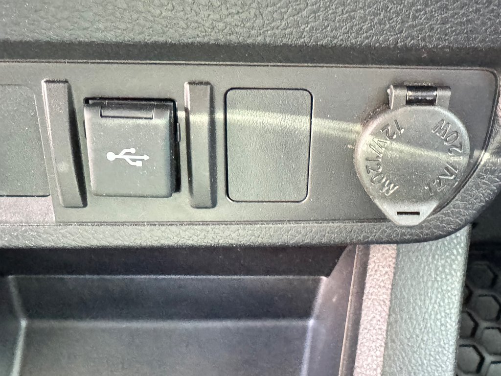 2023 Toyota Tacoma TRD OFFROAD MANUELLE / GPS / PNEUS NEUFS / TOILE / in Thetford Mines, Quebec - 52 - w1024h768px