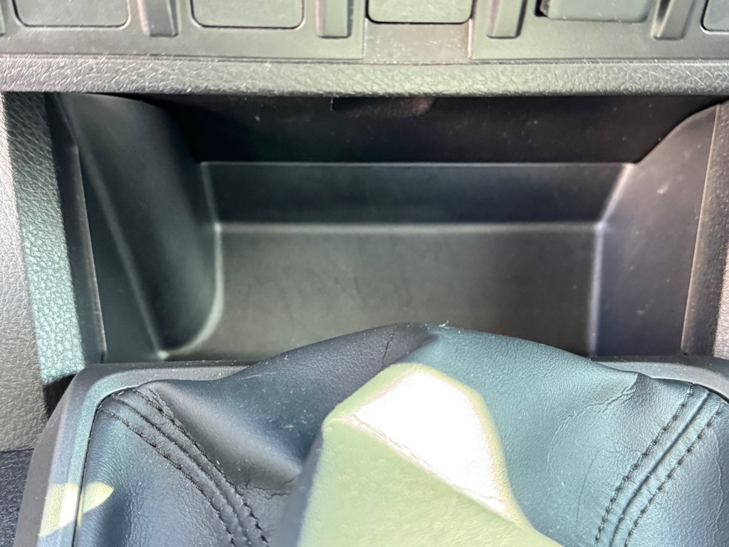 2023 Toyota Tacoma TRD OFFROAD MANUELLE / GPS / PNEUS NEUFS / TOILE / in Thetford Mines, Quebec - 53 - w1024h768px