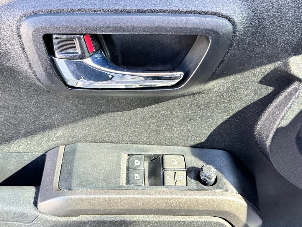 2023 Toyota Tacoma TRD OFFROAD MANUELLE / GPS / PNEUS NEUFS / TOILE / in Thetford Mines, Quebec - 29 - w1024h768px