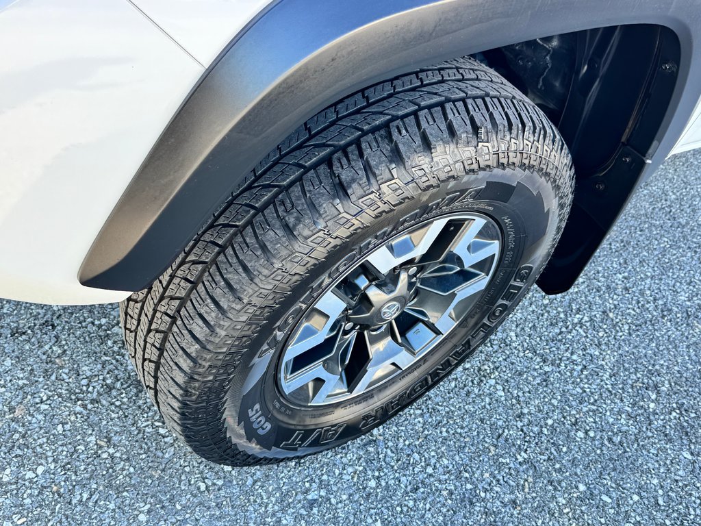 2023 Toyota Tacoma TRD OFFROAD MANUELLE / GPS / PNEUS NEUFS / TOILE / in Thetford Mines, Quebec - 15 - w1024h768px