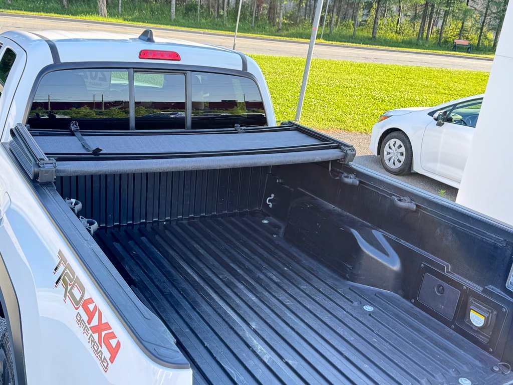2023 Toyota Tacoma TRD OFFROAD MANUELLE / GPS / PNEUS NEUFS / TOILE / in Thetford Mines, Quebec - 67 - w1024h768px