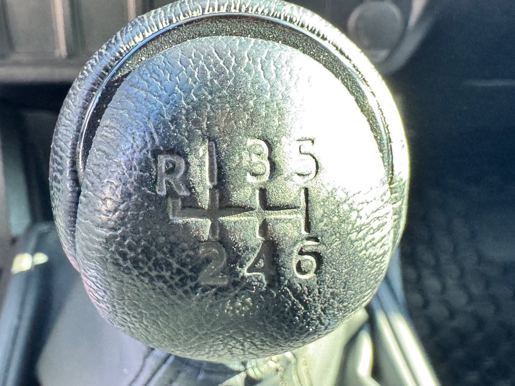 2023 Toyota Tacoma TRD OFFROAD MANUELLE / GPS / PNEUS NEUFS / TOILE / in Thetford Mines, Quebec - 54 - w1024h768px
